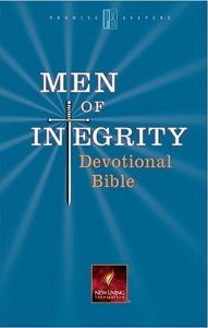 men-of-integrity-devotional-bible-paperback